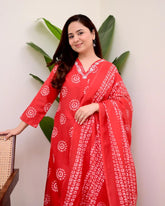 *New arrival *
Look straight out of a dreamy movie set as  you turn around and walk in this elegant flaired suit ! The perfect of traditional wear